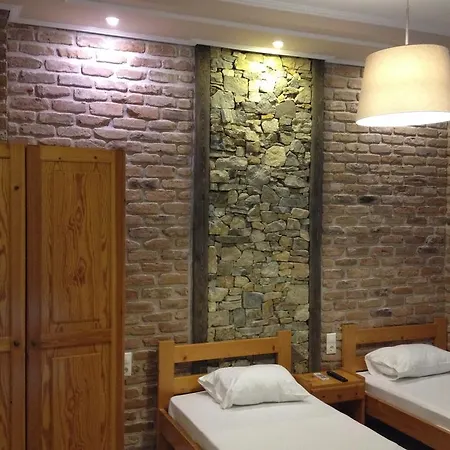 Menis Haus * Vrasná