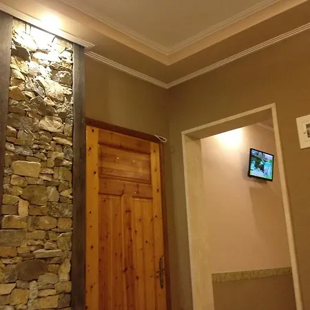 Menis Haus Apartamento Vrasná