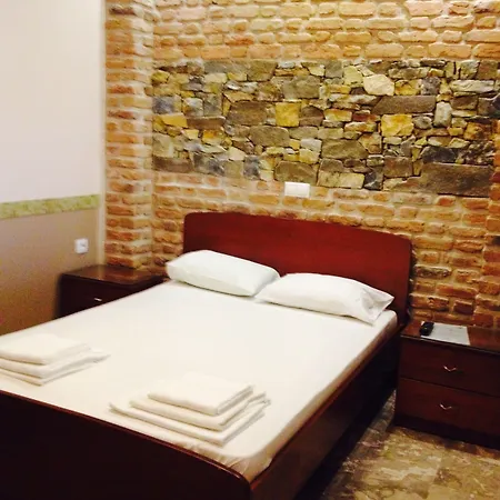 Menis Haus