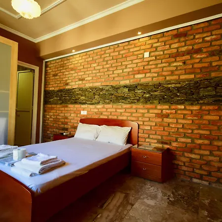 Menis Haus Apartamento Vrasná