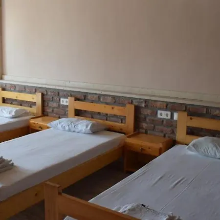 Menis Haus * Vrasná